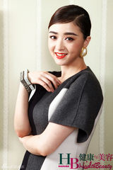 组图：蒋欣登健康杂志封面 气质优雅笑容甜美