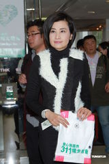 组图：成龙曾志伟等众星出席爱心无国界311烛光晚会 