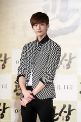 独家高清：《观相》大牌云集 李钟硕首演古装戏