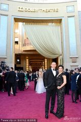 组图：奥斯卡红毯-钱宁-塔图姆热吻怀孕娇妻