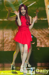 组图：韩女团Dal★shabet舞台掀裙秀底裤