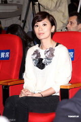 组图：贾静雯关注儿童视力 呼吁早关注早治疗