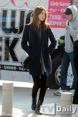 组图：少女时代赴华宣传黑白搭现身机场