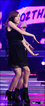 组图：韩新女团EXID《Show Champion》节目性感华丽