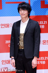 组图：《恋爱的温度》发布 金敏熙紧身裙显身材