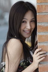 幻灯图集：王小帅新片开拍 帅女郎李菲儿清新亮相