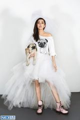 组图：杜若溪搞怪婚纱照 与严屹宽互换角色