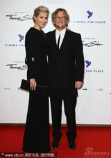 幻灯图：群星柏林出席电影活动 女星盛装亮相抢镜