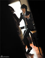 组图：张峻宁拍摄“情境写真” 自揭明星生活