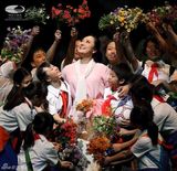 组图：《山村女教师》妇女节上演 感人至深引共鸣