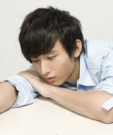 组图：成毅阳光温柔范写真来袭