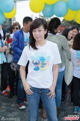 组图：林忆莲出席狗狗同乐日 陈嘉桓呼吁领养