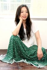 幻灯组图：万芳五年后发新专辑 着绿色长裙春意盎然