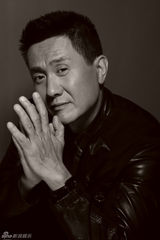 组图：张志坚雅痞范写真熟男魅力