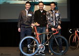 组图：《破风》发布会 彭于晏阮经天基情赛单车
