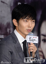 组图：李准基《Two Weeks》发布 西装笔挺帅气