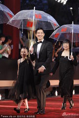 组图：《激战》张家辉现身上海电影节闭幕红毯