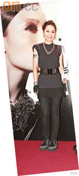 幻灯：设计师点评巨型配饰 陈慧琳李嘉欣高贵耀眼