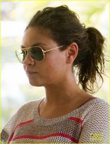 组图：阿什顿-库彻与女友库妮丝巴厘岛甜蜜度假