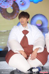 组图：罗志祥变身超级大胖子 与小鬼敖犬搞怪