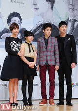 组图：姜至奂黄静茵新剧发布 崔如真透视装抢镜