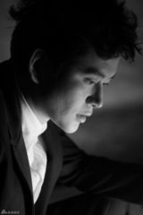 组图：黄明黑白复古大片演绎优雅绅士