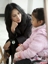 组图：刘嘉玲关注震后残疾儿童 亲临成都送祝福