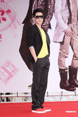 组图：周汤豪长针眼戴墨镜遮丑 公布择偶条件