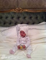 组图：李湘扮90后玩自拍 女儿王诗龄萌照曝光