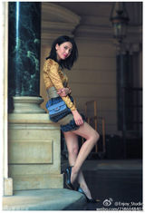 组图：高圆圆巴黎街拍 摩登女郎示范潮流美衣