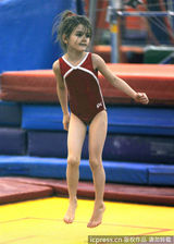 组图：小苏瑞猛练体操 奥运“种子”初长成