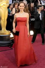 高清组图：娜塔丽-波特曼携未婚夫本杰明晒恩爱