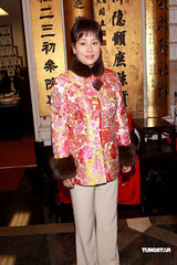 幻灯图：陈婉珍透露何鸿燊将出院 直言超云不谈恋事 