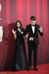 组图：国剧盛典曝金宇彬腿长1米1 众男星欲比较