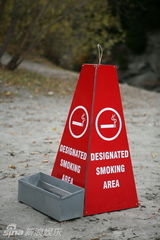 幻灯图：邓超《超与超人》大谈环保 垃圾桶是最爱