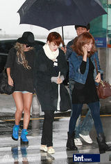 组图：T-ara现身机场 赴香港召开新歌发布会