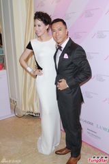 组图：甄子丹汪诗诗情侣装恩爱 叹婚姻经营不易