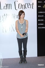 组图：林忆莲红馆个唱落幕 感谢歌迷一路陪伴