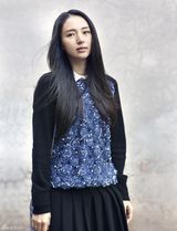 组图：董璇早春时尚街拍大秀美腿女王气场