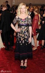 组图：美国时装学院庆典举行 众明星红毯竞艳
