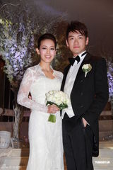 组图：梁靖琪黄敏豪婚宴众星捧场 先忙工作不急造人