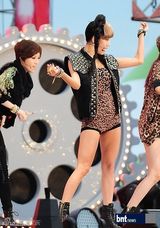 组图：佳仁等《音乐中心》热情表演 韩善花全孝盛主持