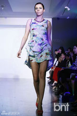 组图：韩国小姐梁乂升MayQueen性感出席时装秀