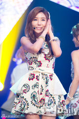 组图：韩团4minute《M COUNTDOWN》夺冠