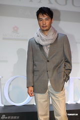 组图：连凯为某品牌走秀 展现男人魅力帅气十足