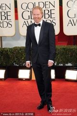 组图：金球奖红毯男星潇洒比帅 简单展魅力