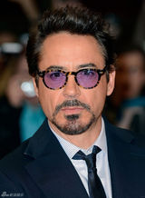 组图：《复仇者联盟》伦敦首映 斯嘉丽盘发优雅