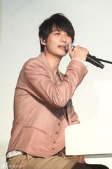 组图：严爵新专辑《不孤独》发片会 有信心拿金曲奖