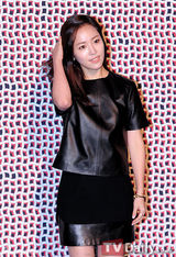 组图：尹恩惠韩智敏等出席服装品牌时装展