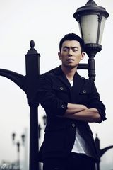 高清组图：朱亚文全新写真 动感时尚挥洒肆意青春